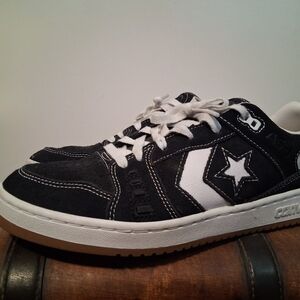 Converse Mens 11/ Womens 12.5 Black and White Star Low-Top Sneakers